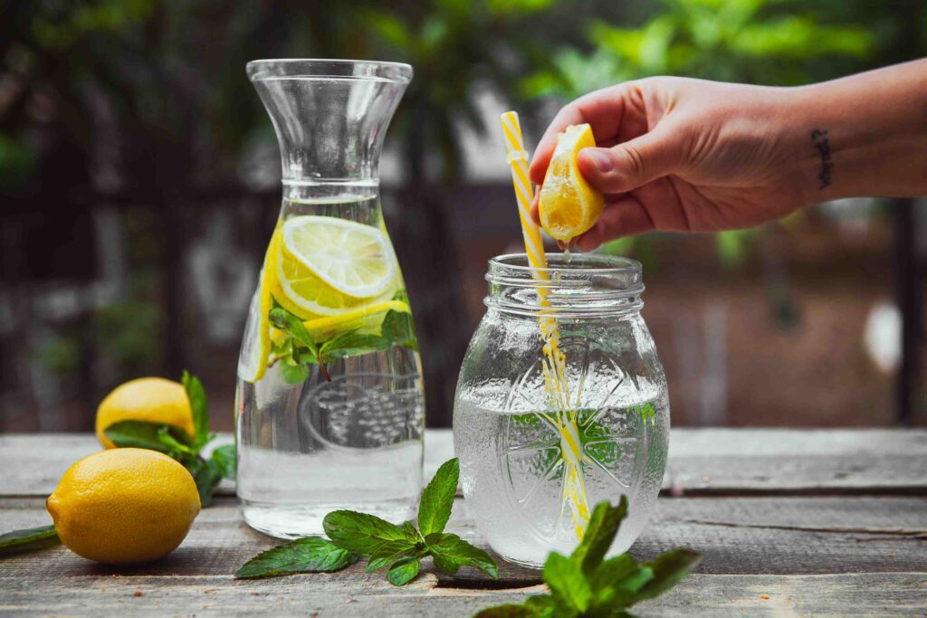 Infused water with lemon and mint for hydration in fat loss diet